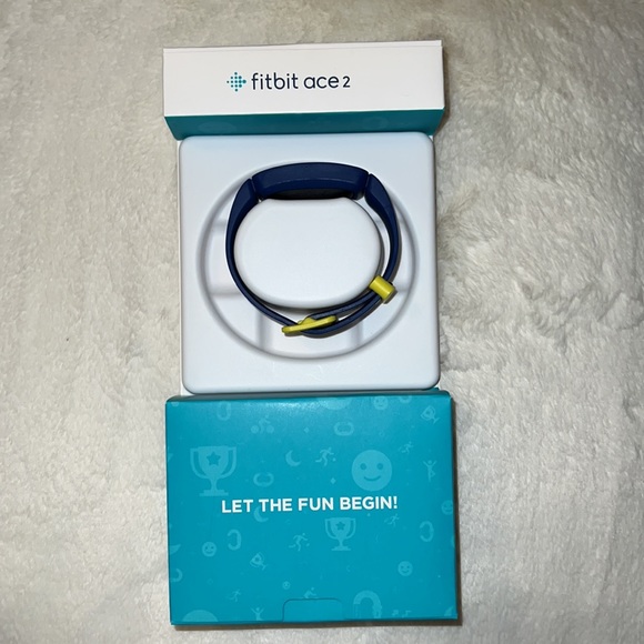 Fitbit Ace 2 band for Kids 6+ One size with Accessories - Picture 7 of 12